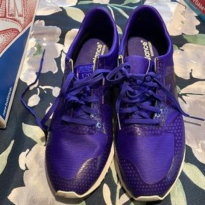 Women’s new balance gym shoes Cessna color purple in good condition